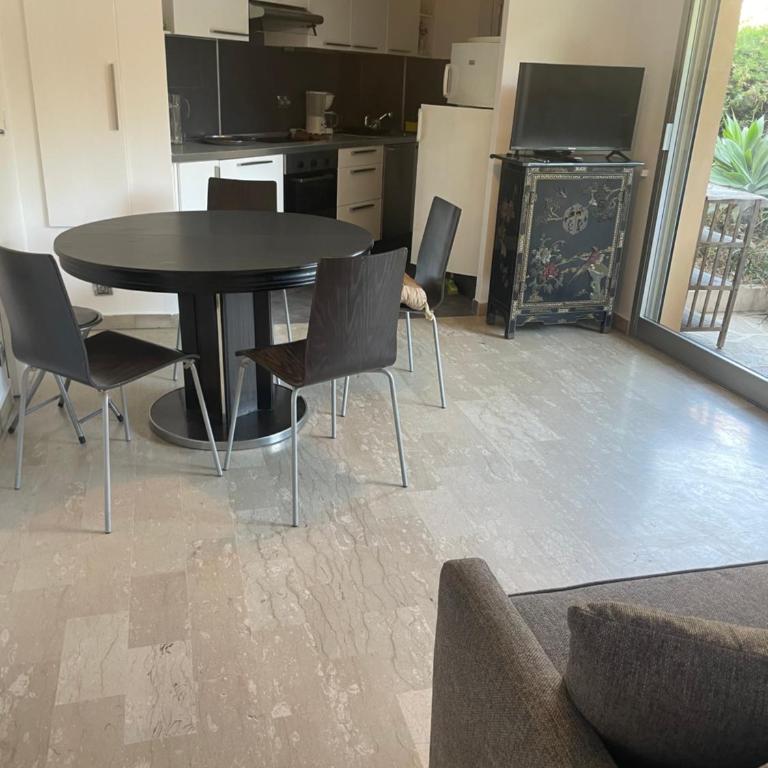 NICE FLAT WITH GARDENS Limites cannes juste 10 MNS CROISETT - Appartement 1 Chambre - 4