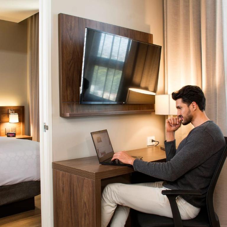 Staybridge Suites - Guadalajara Novena by IHG - Suite de 1 dormitorio con sofá cama - Cama extragrande - 11