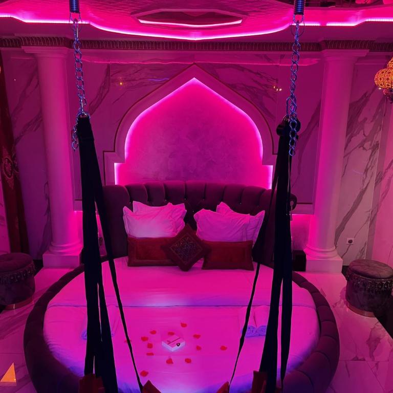 Sheherazade - Suite with Hot Tub - 6