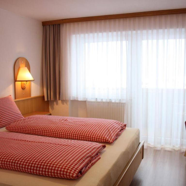 Landhotel Wolf - Doppelzimmer mit Balkon - 1