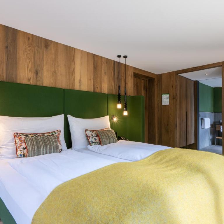 Hotel ZERMAMA Zermatt - Großes Zweibettzimmer mit Balkon - 5