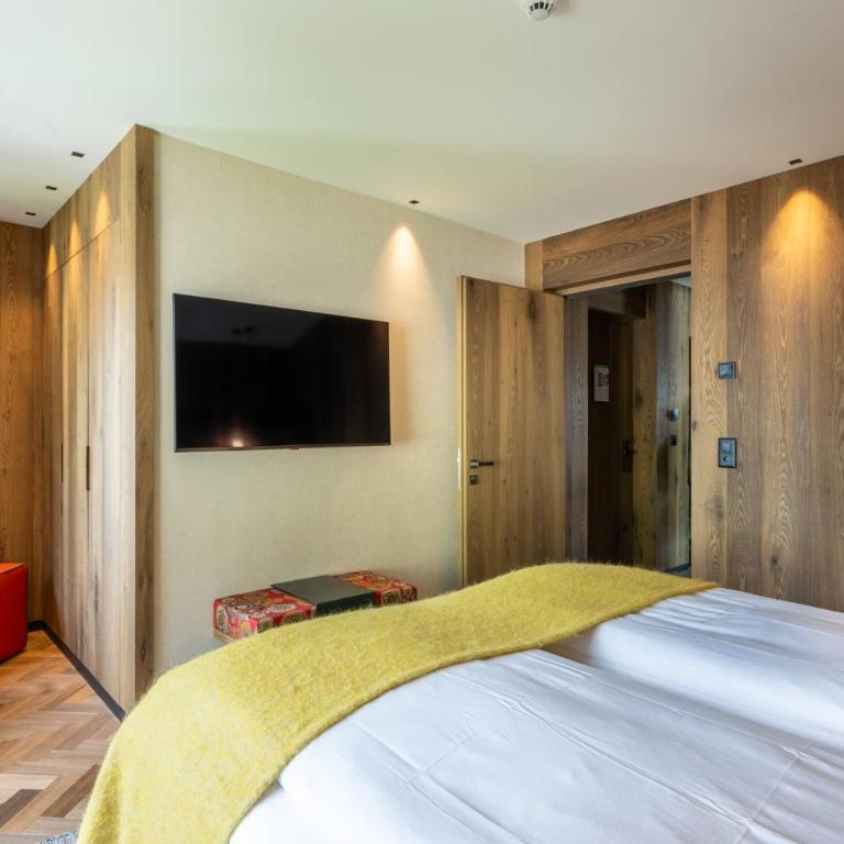 Hotel ZERMAMA Zermatt - Deluxe Suite mit Whirlpool und Blick auf das Matterhorn - 12