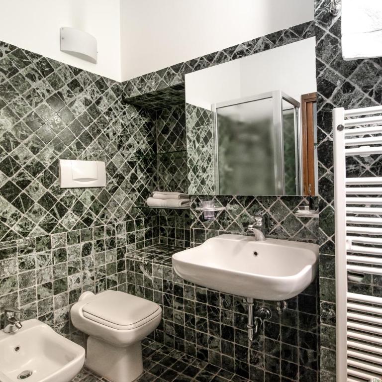 La Corte Del Re Suite & Rooms Arezzo - Junior Suite with City View - 11