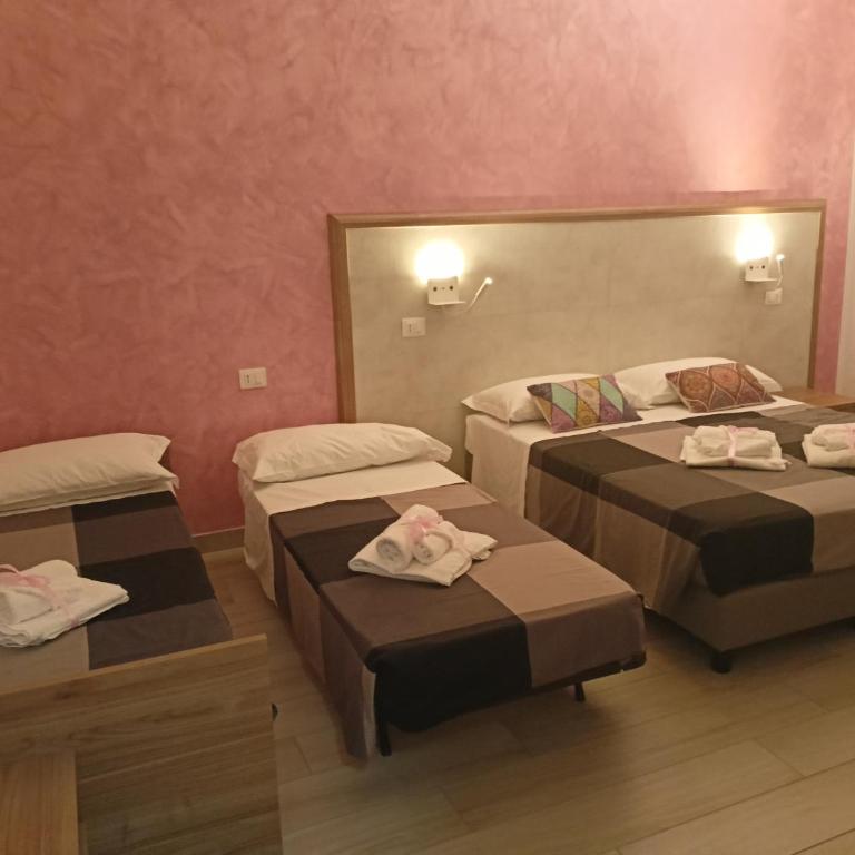 La Dea Rooms - Camera Quadrupla Deluxe con Bagno Privato - 4