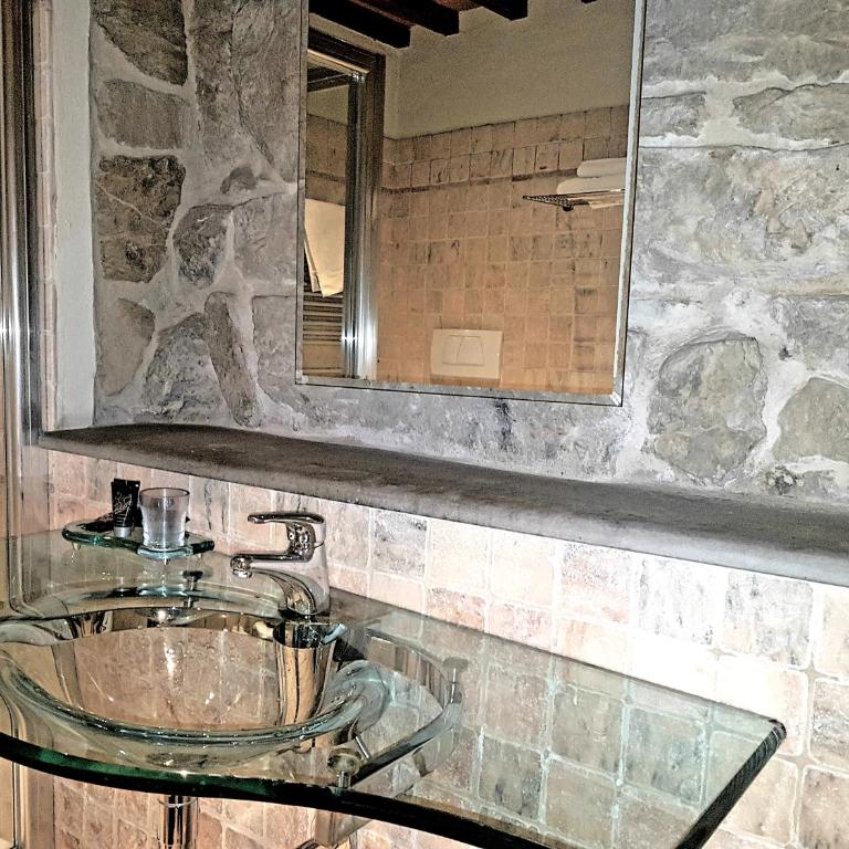 La Corte Del Re Suite & Rooms Arezzo - Junior Suite with Courtyard View - 2