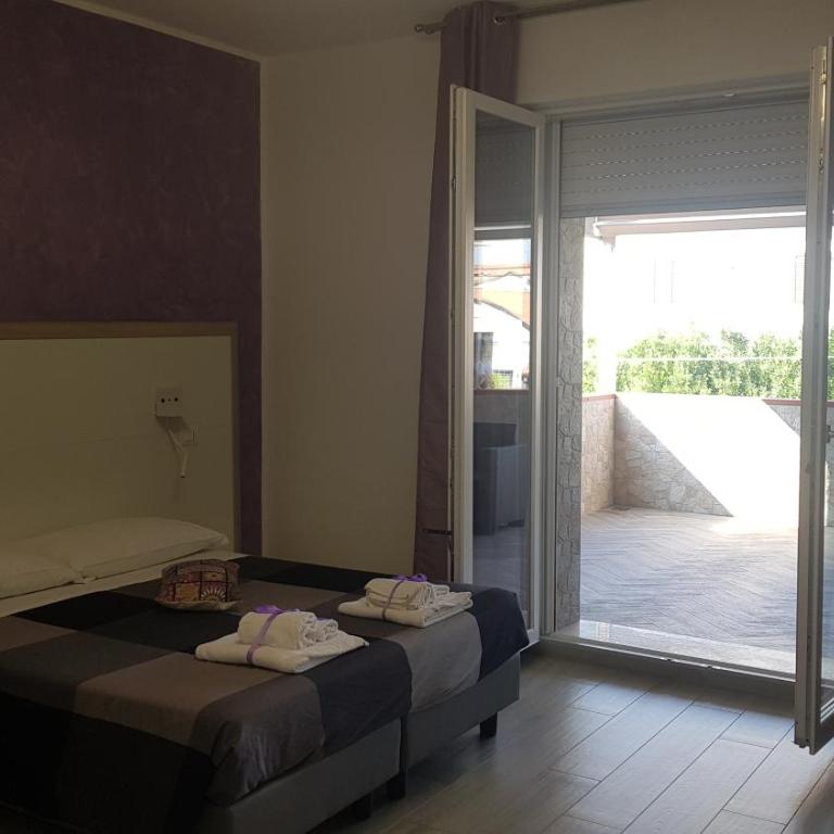 La Dea Rooms - Quadruple Room with Terrace and Private Bathroom - 5
