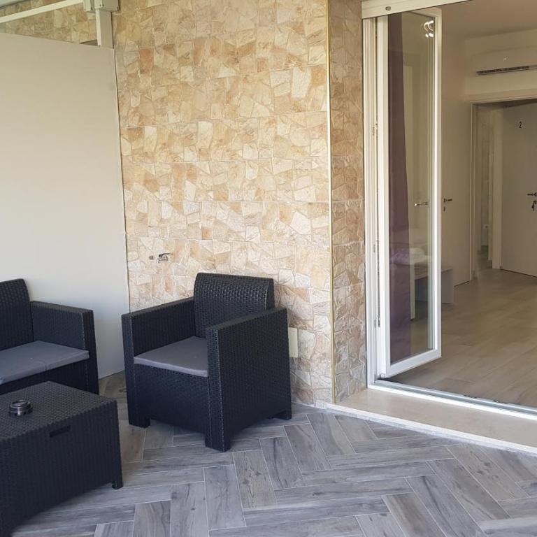 La Dea Rooms - Quadruple Room with Terrace and Private Bathroom - 6