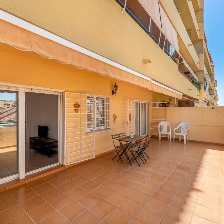 Beautiful 2 Bed Apartment Los Pacos - Two-Bedroom Apartment with Terrace - 2