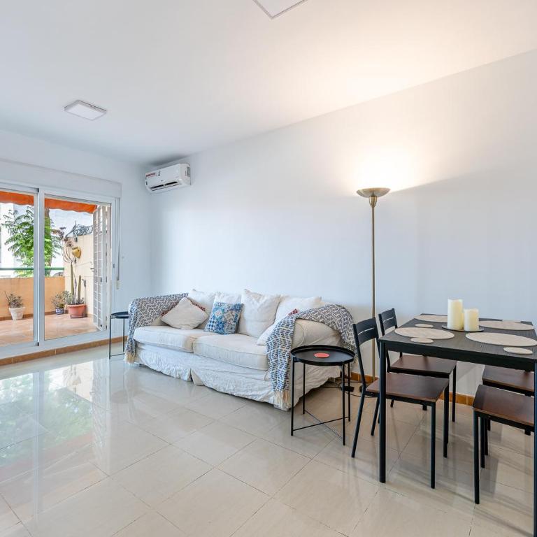 Beautiful 2 Bed Apartment Los Pacos - Two-Bedroom Apartment with Terrace - 1