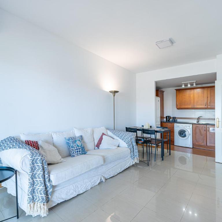 Beautiful 2 Bed Apartment Los Pacos - Two-Bedroom Apartment with Terrace - 11