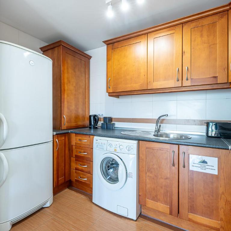 Beautiful 2 Bed Apartment Los Pacos - Two-Bedroom Apartment with Terrace - 13