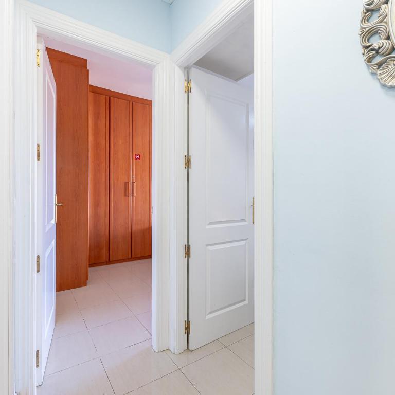 Beautiful 2 Bed Apartment Los Pacos - Two-Bedroom Apartment with Terrace - 15