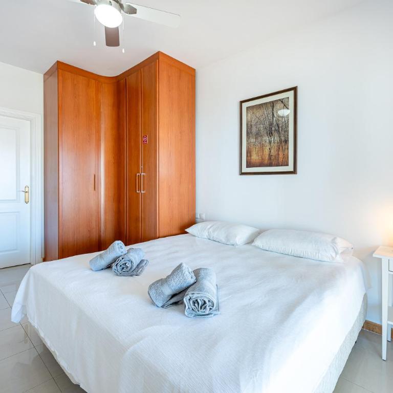 Beautiful 2 Bed Apartment Los Pacos - Two-Bedroom Apartment with Terrace - 17