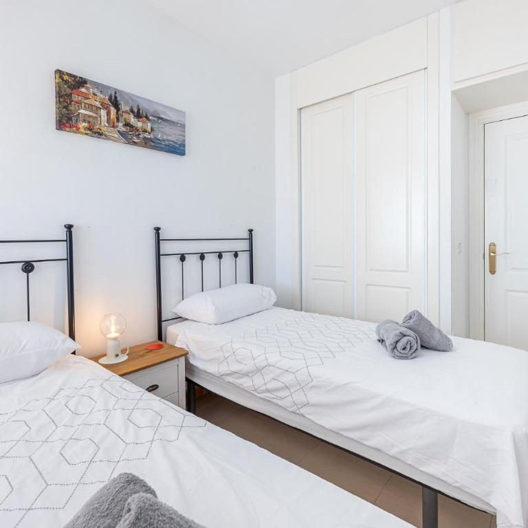 Beautiful 2 Bed Apartment Los Pacos - Two-Bedroom Apartment with Terrace - 19