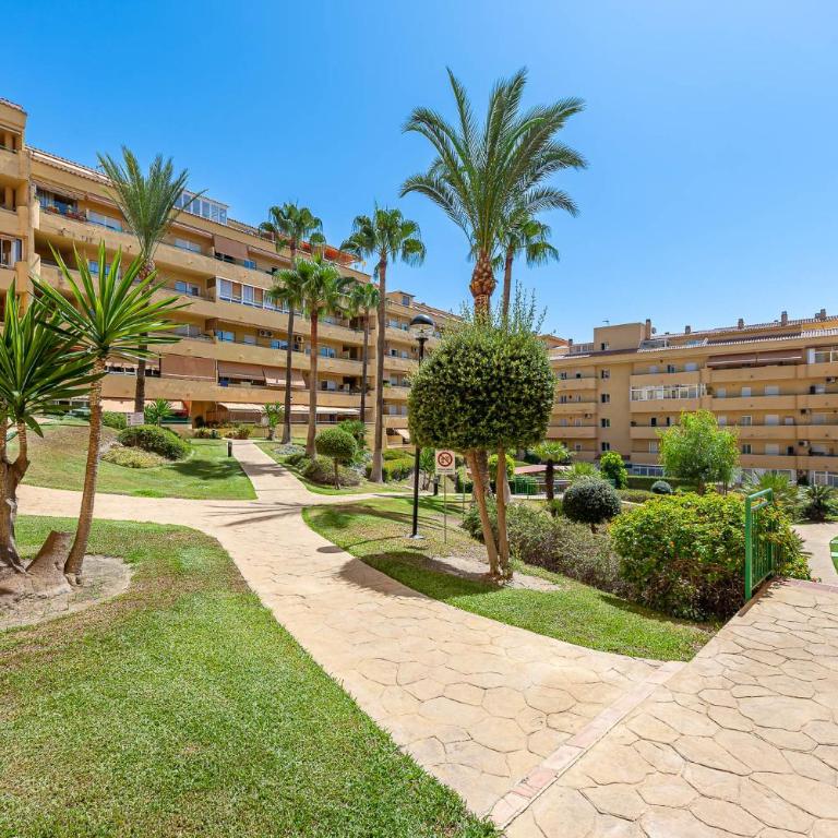 Beautiful 2 Bed Apartment Los Pacos - Two-Bedroom Apartment with Terrace - 23