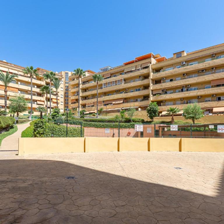 Beautiful 2 Bed Apartment Los Pacos - Two-Bedroom Apartment with Terrace - 25