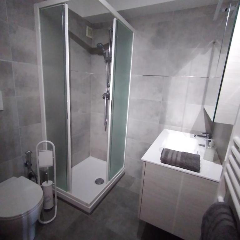 Studio entièrement rénové coté plage avec garage - Appartement-Studio avec 1 Lit Double - 5
