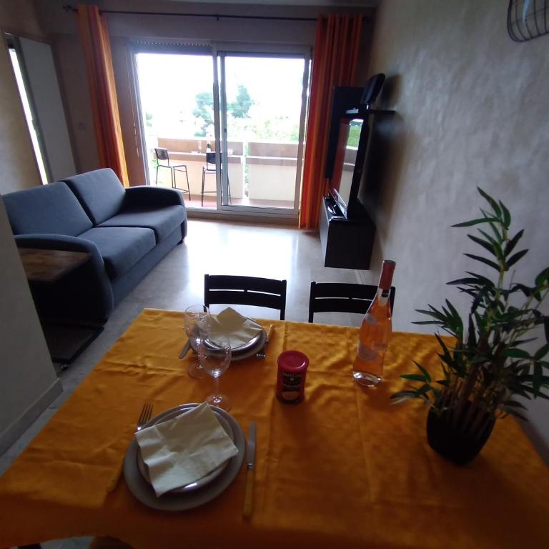 Studio entièrement rénové coté plage avec garage - Appartement-Studio avec 1 Lit Double - 7