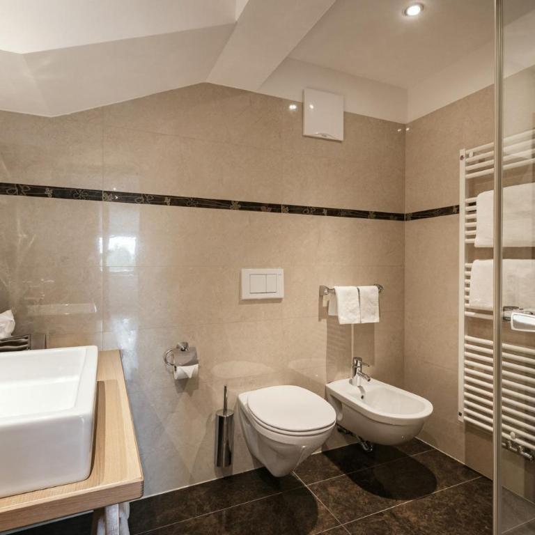 Apartments Burvel - Appartamento Deluxe con 2 Camere da Letto e Vista Giardino - 8