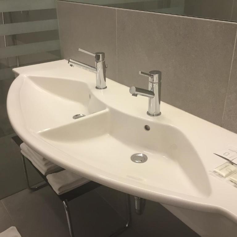 Hotel Adria - Camera Familiare con Balcone - 1