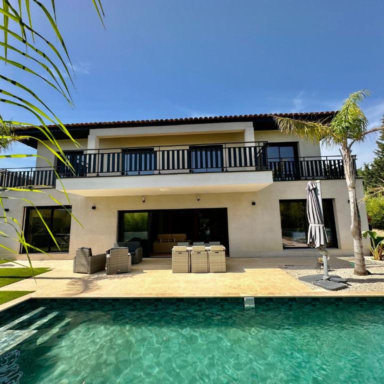 Villa cosy avec sa piscine - Villa - 14