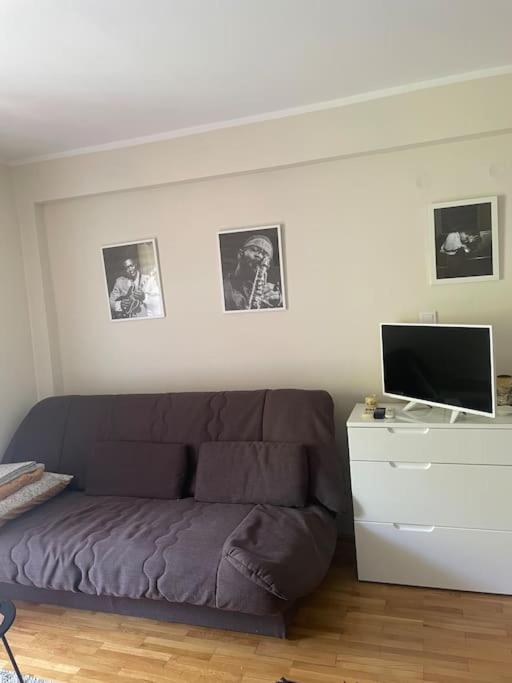 Studio - One-Bedroom Apartment - 11