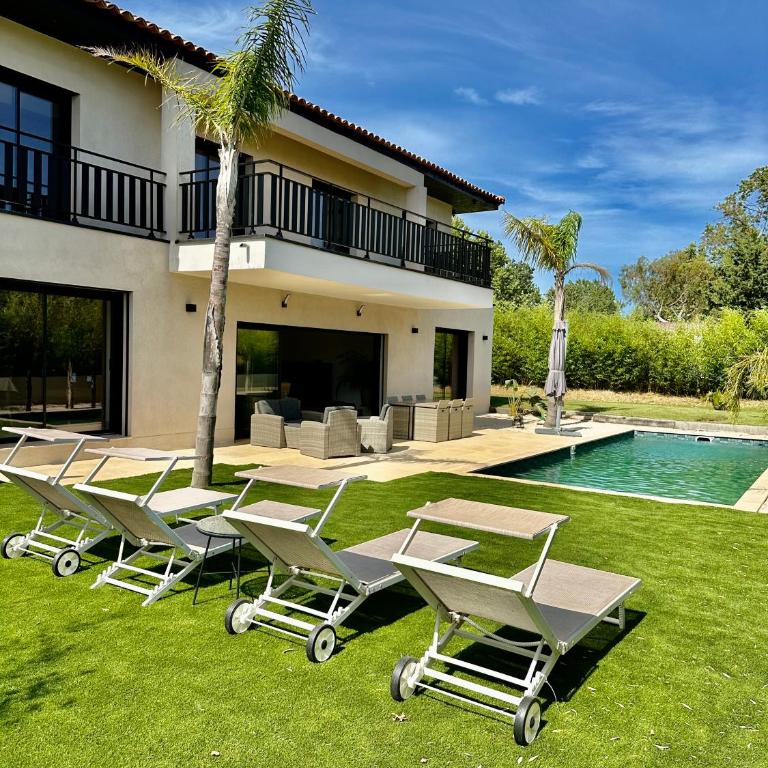 Villa cosy avec sa piscine - Villa - 24
