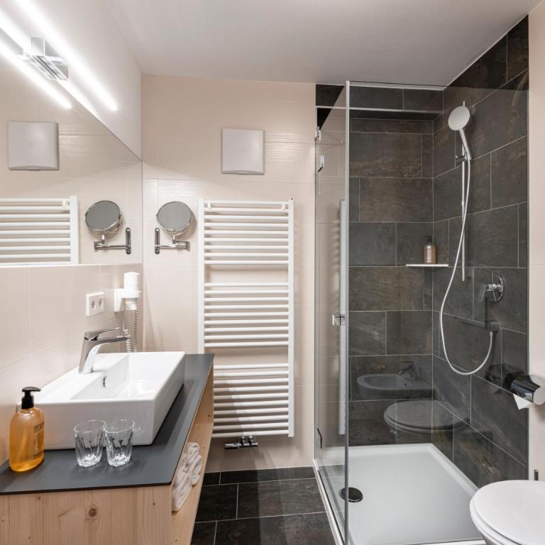 Natur & Aktiv Hotel Rogen - Camera Matrimoniale Deluxe (2 Adulti + 1 Bambino) - 3