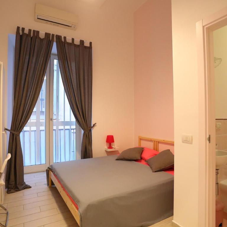 B&B Napoli a Festa - Camera Matrimoniale con Bagno Privato - 1