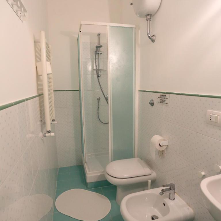 B&B Napoli a Festa - Camera Matrimoniale con Bagno Privato - 2