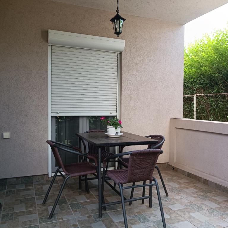 Entire house floor - 2-Bedroom Cozy & Peaceful Apartment - Two-Bedroom Apartment - 17