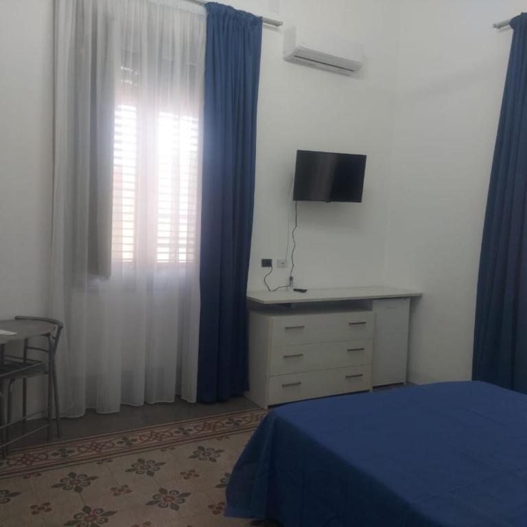 Guest House Militello - Triple Room with Private Bathroom - 5