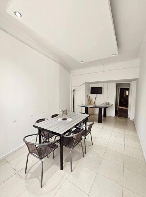 Amplia casa ubicada en el centro 6Pax - By Inside - Four-Bedroom House - 16