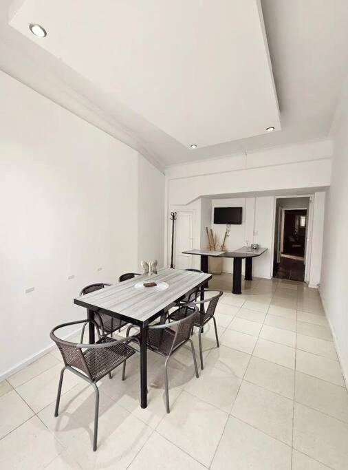 Amplia casa ubicada en el centro 6Pax - By Inside - Four-Bedroom House - 24