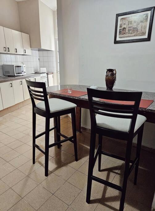 Amplia casa ubicada en el centro 6Pax - By Inside - Four-Bedroom House - 25