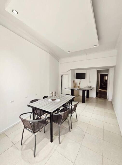 Amplia casa ubicada en el centro 6Pax - By Inside - Four-Bedroom House - 33
