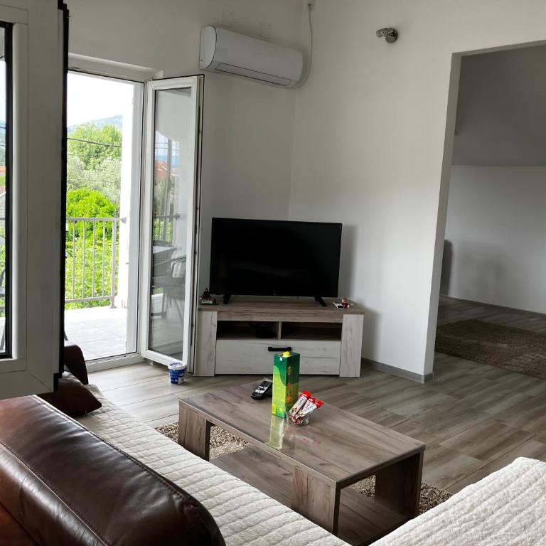 Peaceful 2BR Apt with Ultra-Fast WiFi - Two-Bedroom Apartment - 9