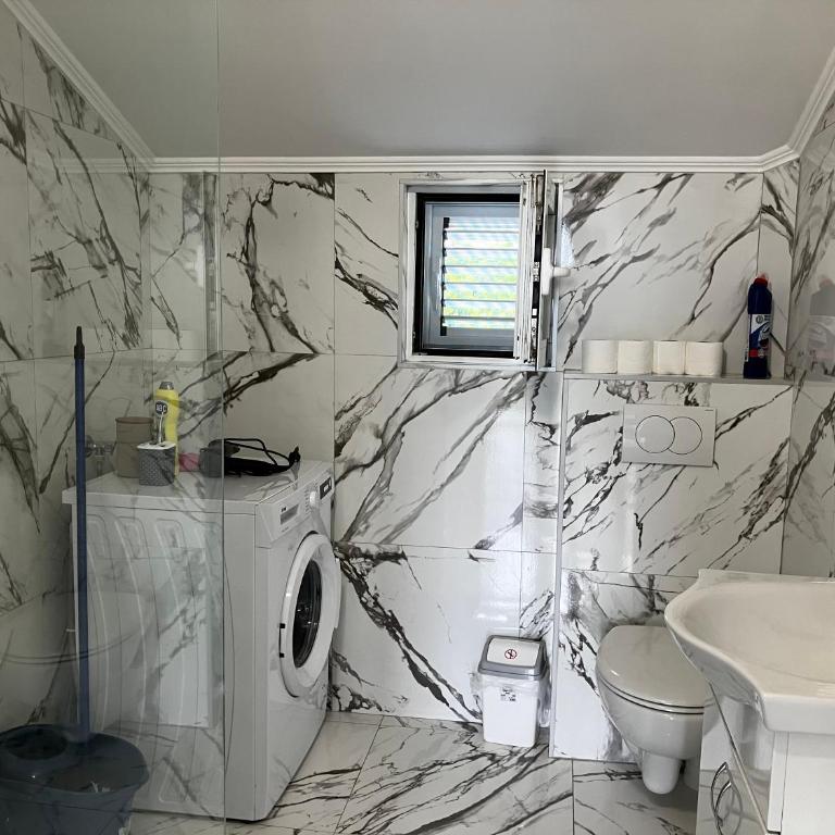 Peaceful 2BR Apt with Ultra-Fast WiFi - Two-Bedroom Apartment - 25