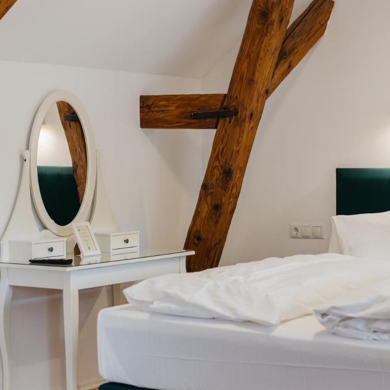 Georgi Schloss - Boutique Hotel - Junior Suite with Sauna - Annex - 11