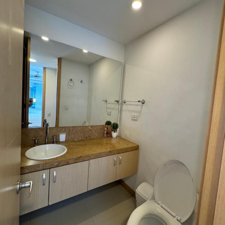 Hermoso apartamento - Family Two-Bedroom Apartment with View - 12