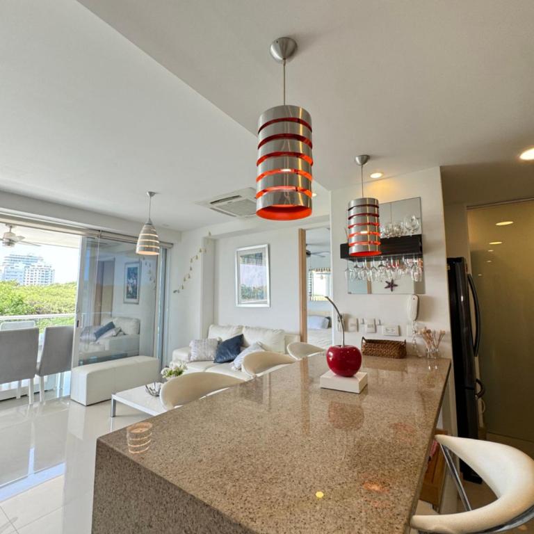Hermoso apartamento - Family Two-Bedroom Apartment with View - 21
