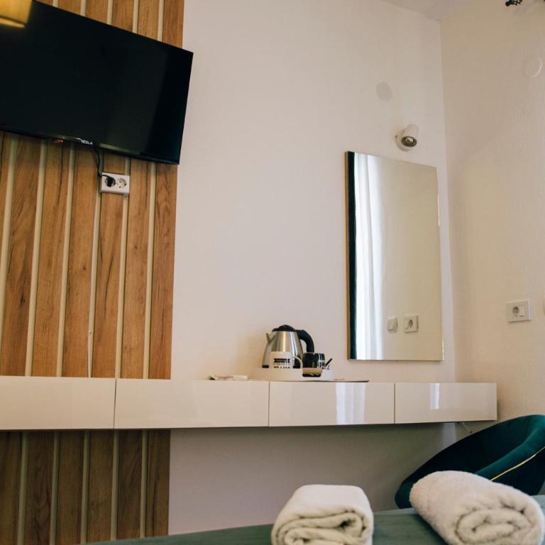 Premium apartments - Deluks Dvokrevetna soba sa Bračnim Krevetom, Balkonom i Pogledom na More - 5