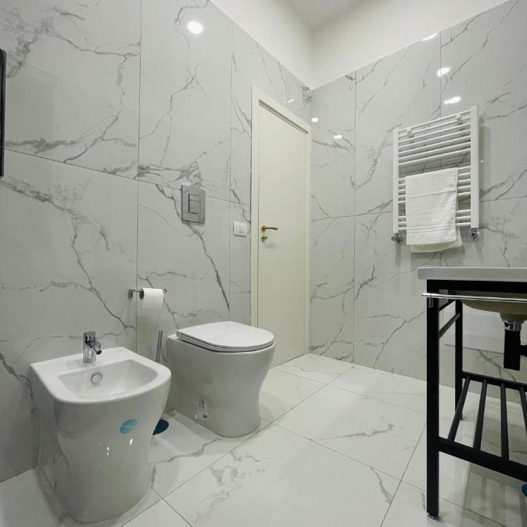 Merlino Rooms Napoli - Camera Matrimoniale con Bagno Privato - 6