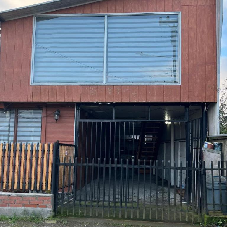 Cabaña con estacionamiento privado - Three-Bedroom Apartment - 28