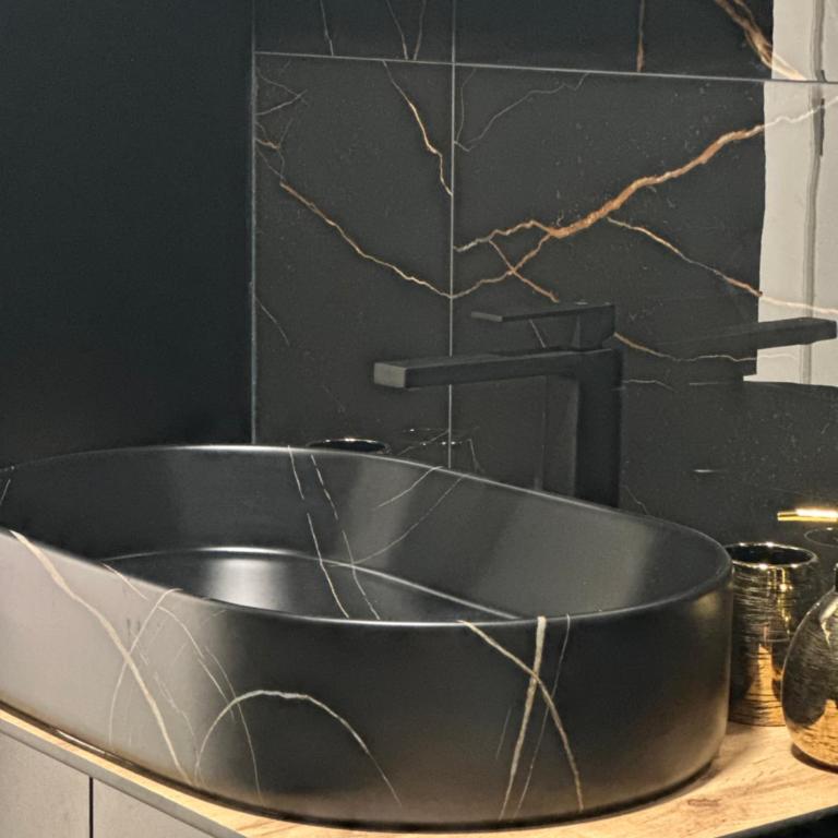 Mo- Luxury Apartment - One-Bedroom Apartment - 21