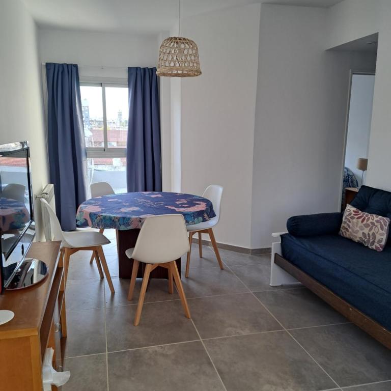 Blue caronti - One-Bedroom Apartment - 8
