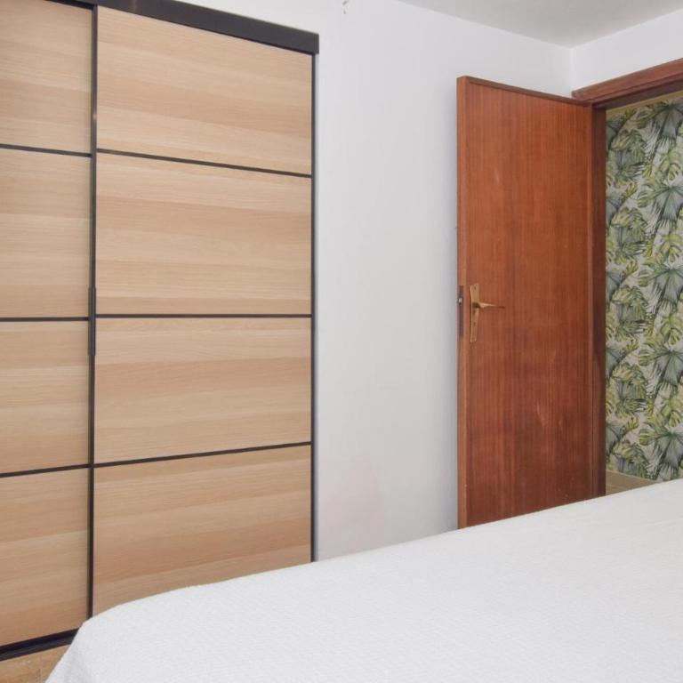 3 Bedroom Gorgeous Apartment In Alcamo - Three-Bedroom Apartment - 10