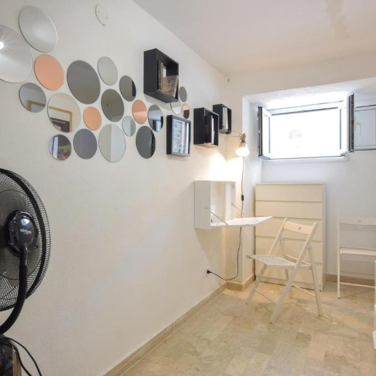 3 Bedroom Gorgeous Apartment In Alcamo - Three-Bedroom Apartment - 12