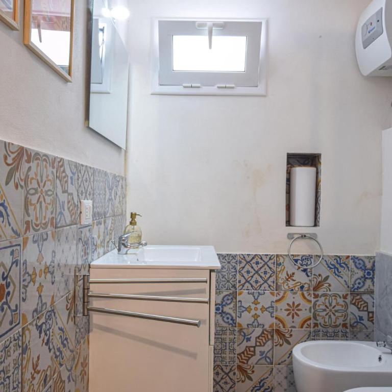 3 Bedroom Gorgeous Apartment In Alcamo - Three-Bedroom Apartment - 15
