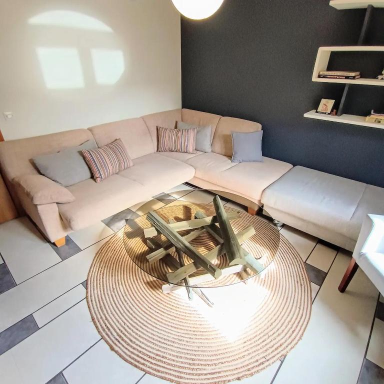 On The Terrace La Vida Joy Mansard Top Kitchen - Apartment - 10